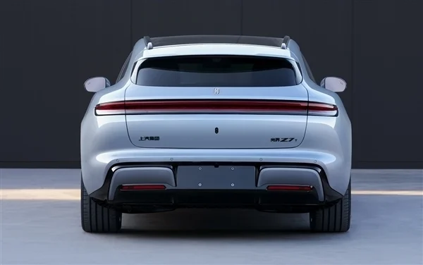 鸿蒙智行首款猎装 尚界Z7T实车曝光：绿色车漆很吸睛