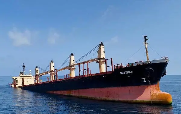 △也门政府3月2日宣布，2月18日遭到也门胡塞武装袭击的英国“鲁比马尔”号货轮沉没。