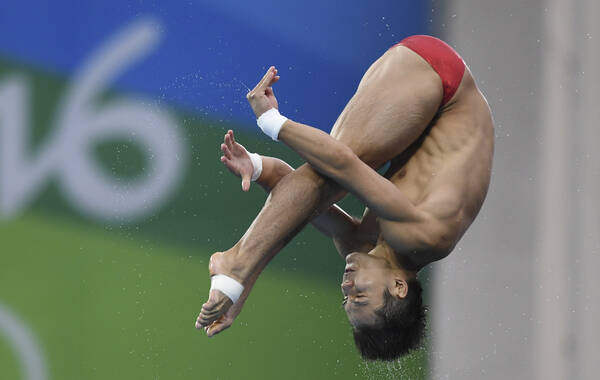 第24金陈艾森10米台夺冠邱波重大失误无缘奖牌