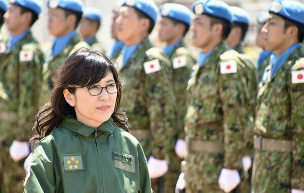 当地时间10月8日,日本防卫相稻田朋美抵达南苏丹首都朱巴视察派往当地