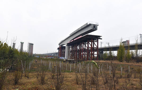 国内首座万吨级曲线t型高铁桥转体完美施工