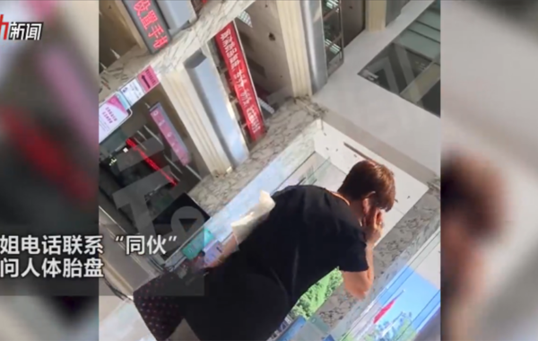 5月22日报道，在北京一些医院，产妇分娩后的人体胎盘成为倒卖胎盘者眼中的“香饽饽”。他们长期盘踞医院，动用各种关系大量收购人体胎盘，然后制作“胎盘胶囊”高价卖出获利。一个400元收购的人体胎盘可以制成上百颗胎盘胶囊，每一颗胶囊标价10元。图文：新京报