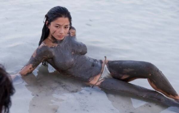 85后混血超模黄金身材展现魅力诱惑