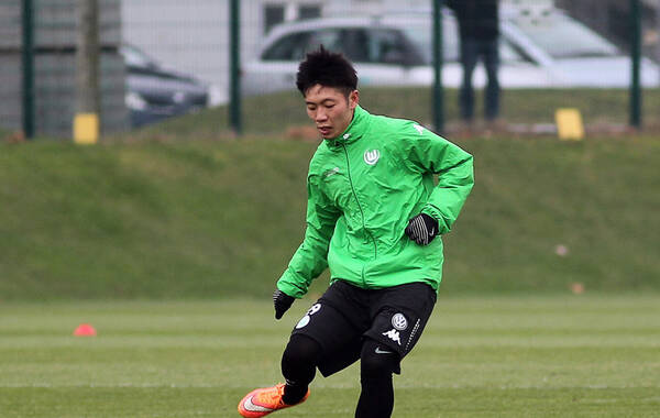 张稀哲首训惊艳获主教练盛赞 跑圈落队体能堪忧