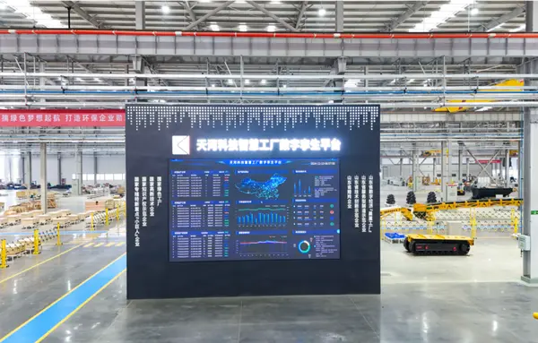 走进天河科技的生产车间，车间看板正实时跳动着生产数据