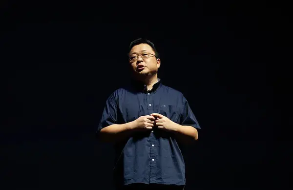 罗永浩录音风波未了！“华与华”兄弟要卖上市公司控制权了