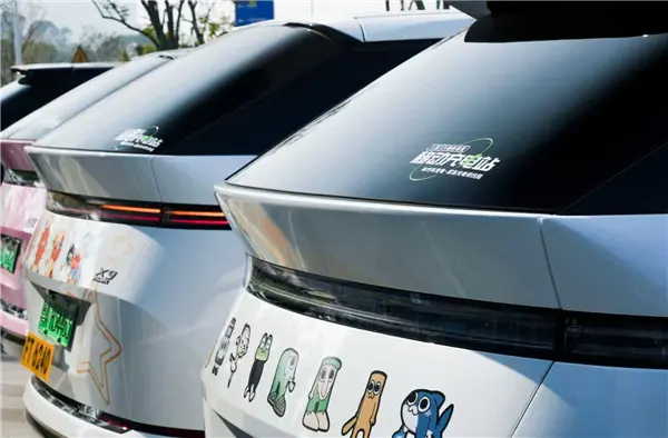 小鹏汽车1000座移动充电站计划上线 春运期间没电了可找小鹏X9充电