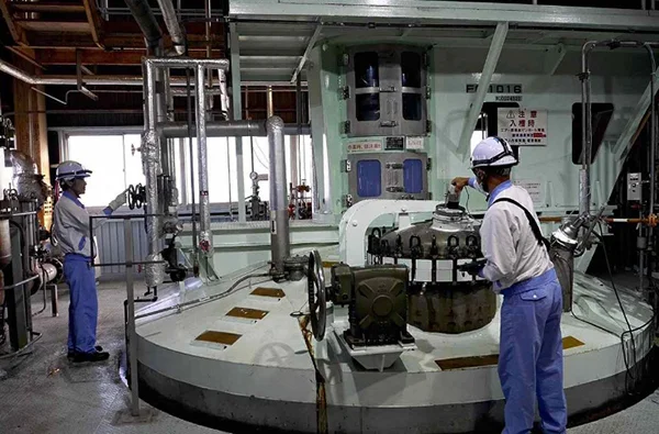 明治制藥的生產(chǎn)設(shè)施內(nèi) 《讀賣新聞》