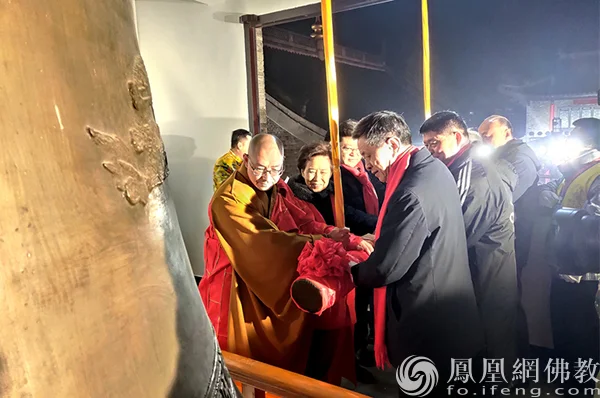 2024年1月1日零时，雄浑绵长的新年钟声响彻古运河畔（图片来源：凤凰网佛教文化 摄影：季利）