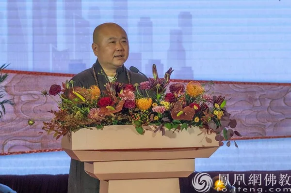 中国佛教协会副会长、上海玉佛禅寺方丈觉醒法师在开幕式上致辞