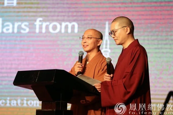 广东省佛教协会秘书长妙一法师担任中文主持，佛教英语交流基地秘书长来东法师担任英文主持