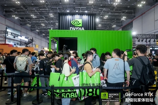 4599元起 RTX 5080/5070公版显卡首次现场发售：中国玩家排长龙抢购
