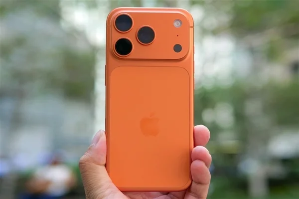 苹果自研相机液冷方案：誓要根治iPhone相机发烫难题