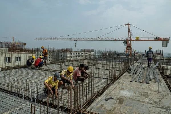 两个地块中每一个都将建有13幢宿舍楼。图源：《纽约时报》