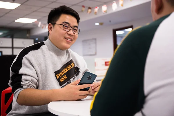华为Mate 20 Pro：让你重新了解什么是旗舰手机-华为mate20pro系列对比