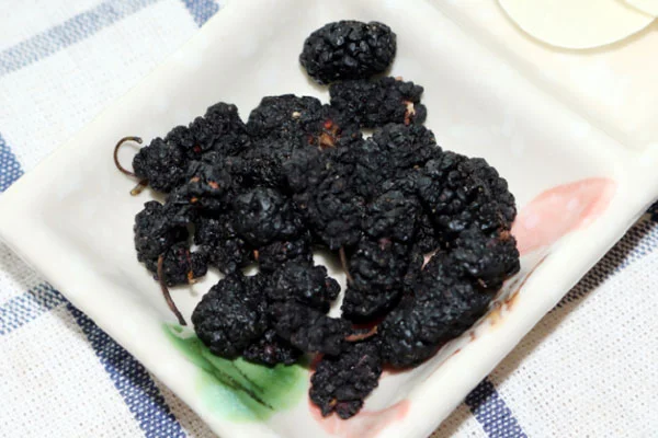 幽门螺旋杆菌的天敌是什么？常见的两种杀菌食物换着吃，预防胃病(幽门螺旋杆菌的“死敌”是什么?)