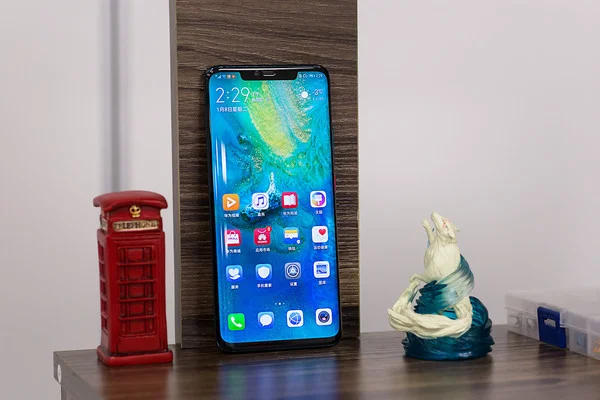 华为Mate 20 Pro：让你重新了解什么是旗舰手机-华为mate20pro系列对比