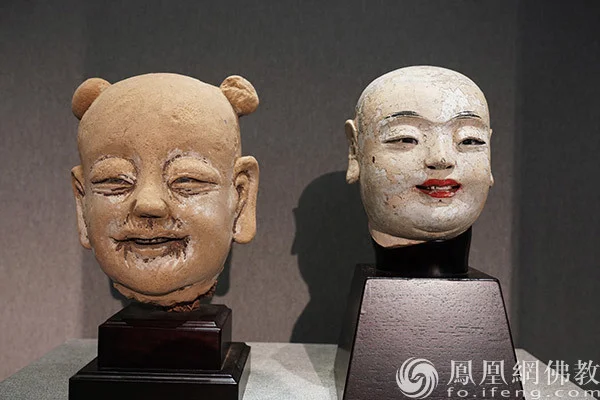 台湾中华人间佛教联合总会文物捐赠的童子头像（左）、弟子像（右）