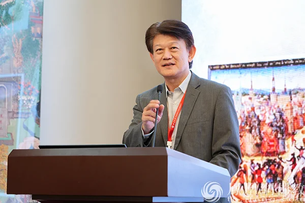 香港中文大学教授、人间佛教研究中心主任陈剑鍠发表了《中国佛教文化视域下的“临终关怀”》的主旨发言