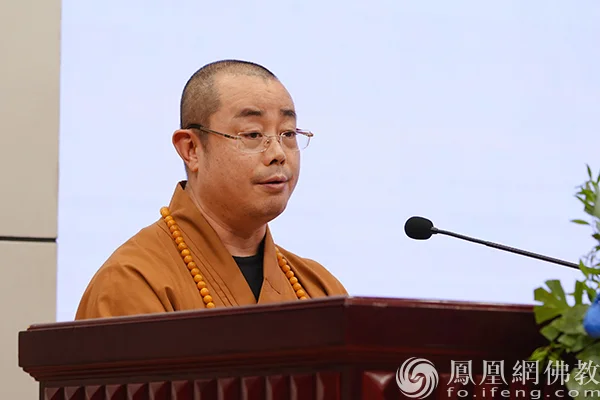 福建省佛教协会常务副会长赵雄法师在闭幕式上致辞