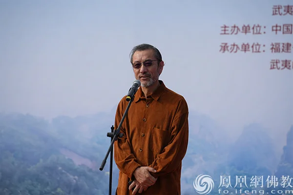 连揖致辞