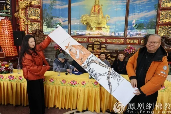 画家王林向华岩寺捐赠作品《罗汉图》
