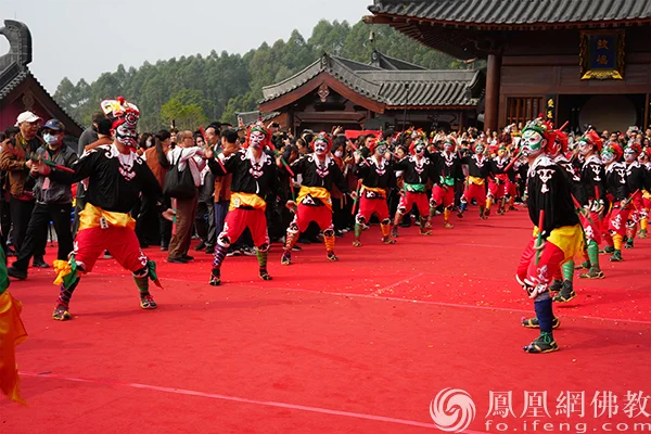 岭南文化的璀璨明珠！非遗甲子英歌舞亮相百花古寺，演绎文化共生