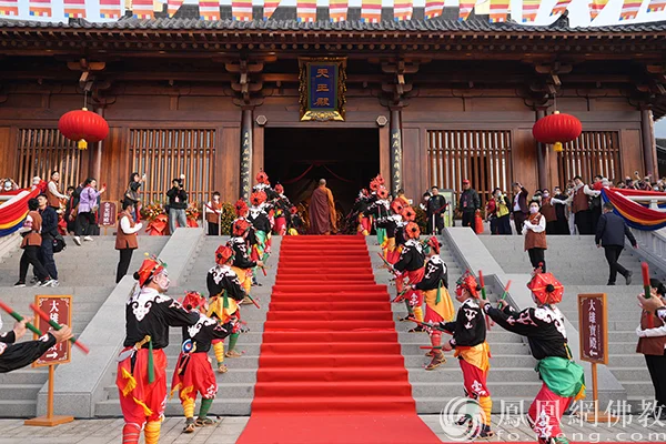 岭南文化的璀璨明珠！非遗甲子英歌舞亮相百花古寺，演绎文化共生