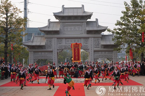 岭南文化的璀璨明珠！非遗甲子英歌舞亮相百花古寺，演绎文化共生
