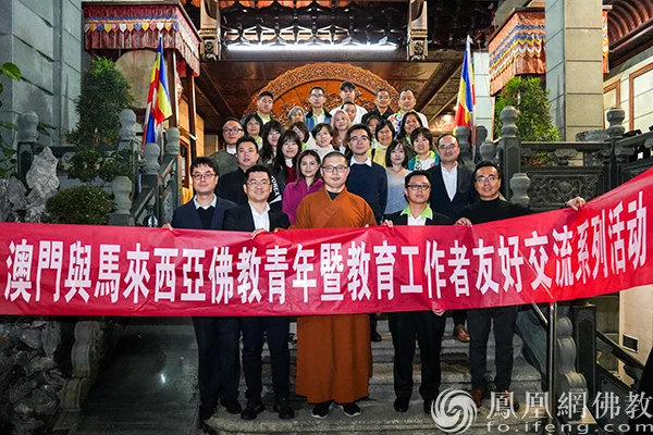 参加餐叙交流人员合影