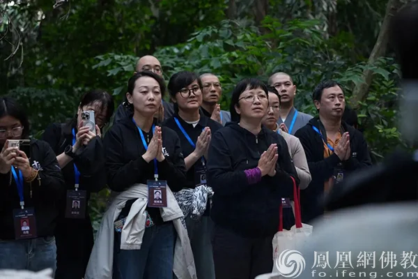 青山行不尽：一个佛教通讯员的十年江湖路 | 凤凰网佛教广西交流营优秀作业