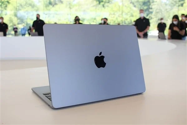 曝苹果向三星LG采购屏幕！未来MacBook将升级OLED