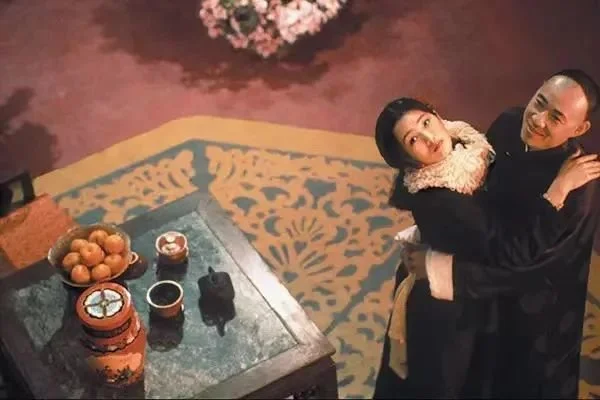 1993年电影《霸王别姬》 菊仙（巩俐 饰）与段小楼（张丰毅 饰）剧照