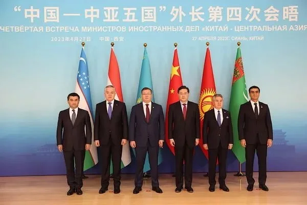 2023年4月27日，国务委员兼外长秦刚在西安主持中国—中亚外长第四次会晤，会后，秦刚宣布将于5月在西安举行中国—亚洲峰会。图源：外交部