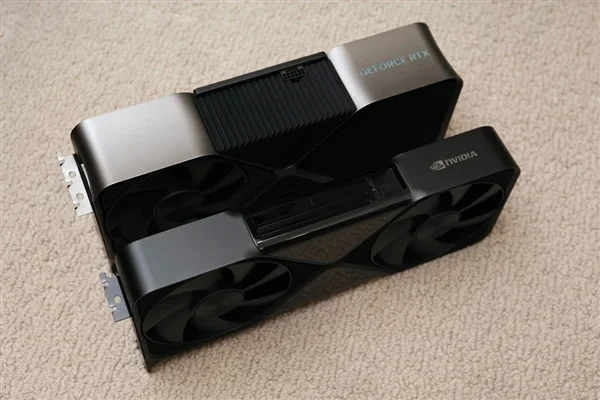 96GB显存要9万元！RTX PRO 6000专业卡首测：只比5090快了区区9％