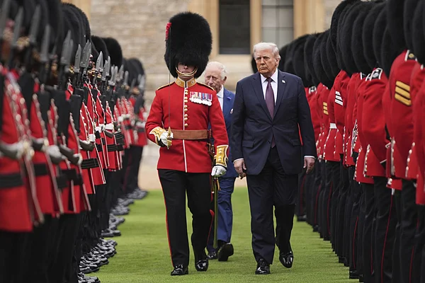 ����ʱ��9��17�գ������պ�Ӣ���������˹��������ɯ�Ǳ��Ļ�ӭ��ʽ�ϼ������̶ӡ��Ӿ��й�