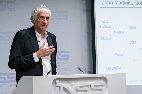 约翰·马丁尼斯 彭博社