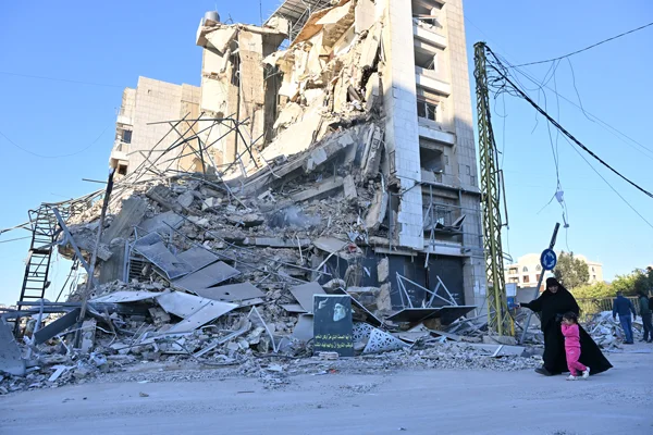 当地时间2026年3月9日，以色列空袭黎巴嫩贝鲁特，建筑受损严重。ICphoto