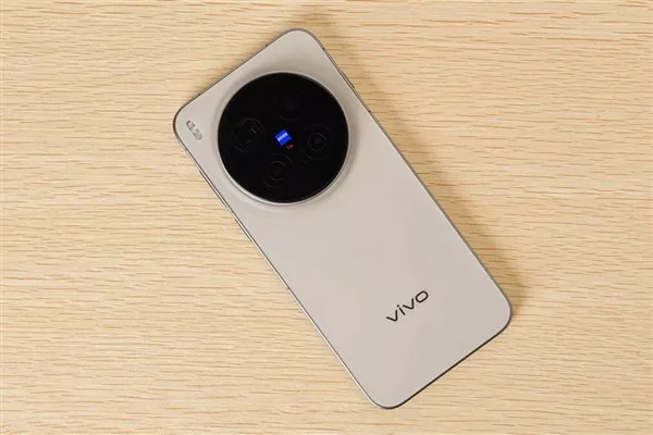 vivo X500系列入网：一共3款旗舰 首发2nm芯片天玑9600 Pro