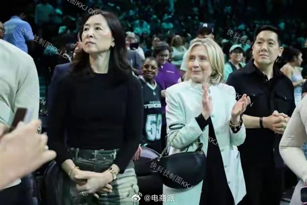 蔡崇信前妻离婚后首次公开亮相 与美国前国务卿希拉里同框观战篮球赛