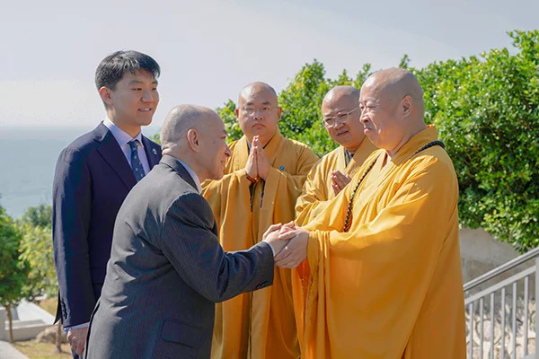 柬埔寨国王西哈莫尼到访三亚南山寺和南海佛学院