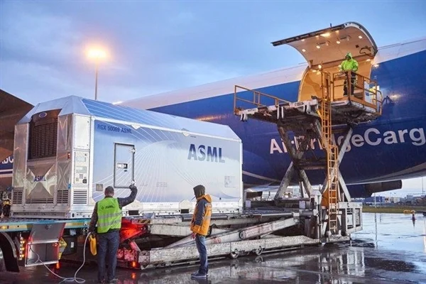 光刻机有后门吗：ASML能否远程关闭我国的光刻机