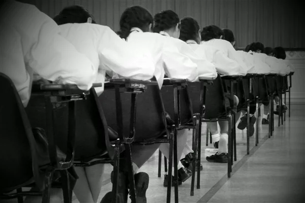 清华大学:严禁学生将AI生成内容直接复制用作学业成果!