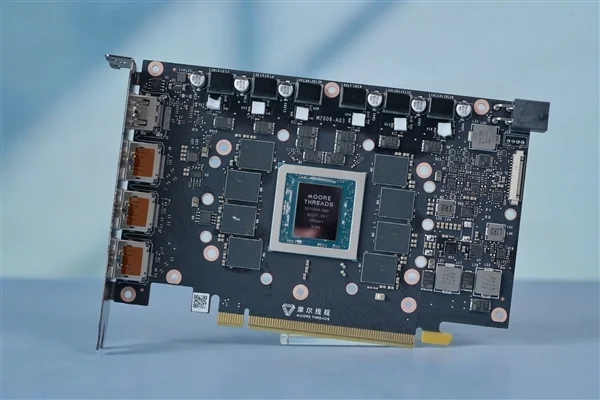 “国产GPU第一股”诞生！摩尔线程正式上市：上半年收入超过去三年总和