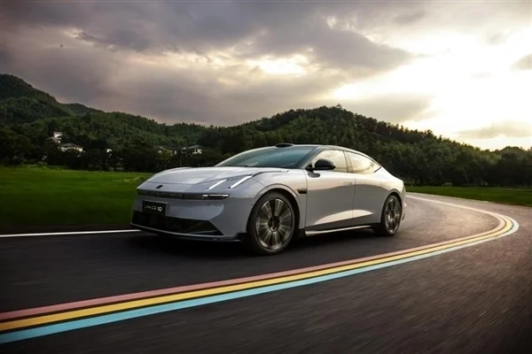 领克汽车回应领克10 EM-p后备厢:免费检查密封 终身质保