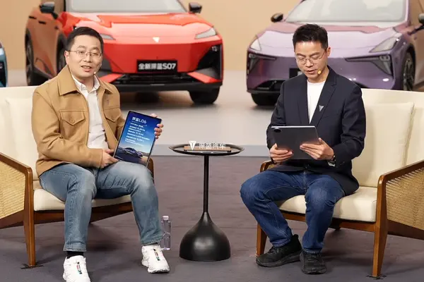 邓承浩回应学雷军直播风格：很有感染力 要多学多看