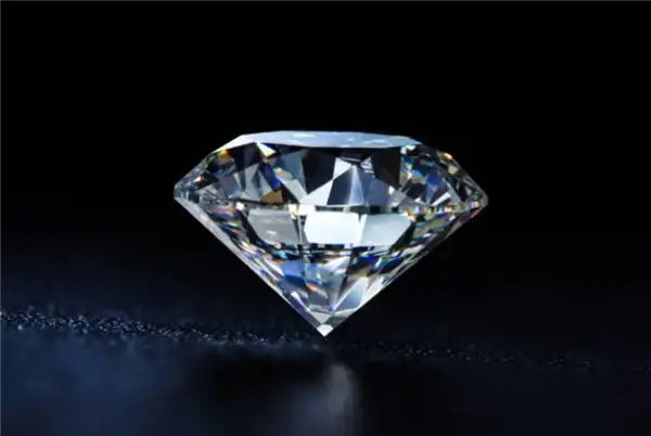 河南“钻石之都”一年培育人工钻石600万克拉：国际钻石巨头降价