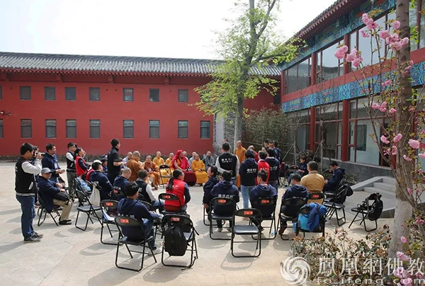 青山行不尽：一个佛教通讯员的十年江湖路 | 凤凰网佛教广西交流营优秀作业