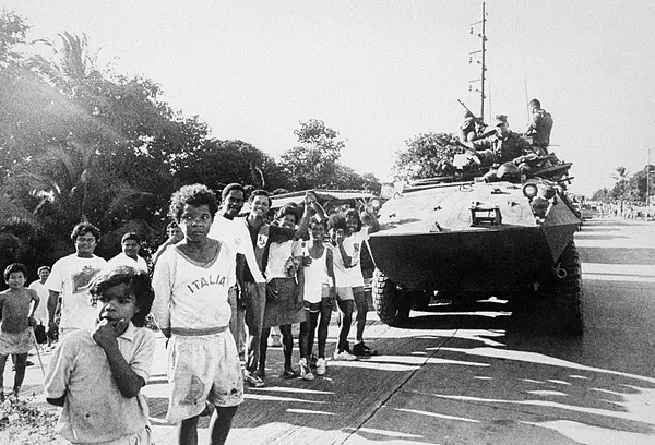 1989年12月29日，美国入侵巴拿马期间，海军陆战队占领巴拿马城西部的维卡蒙特。 视觉中国