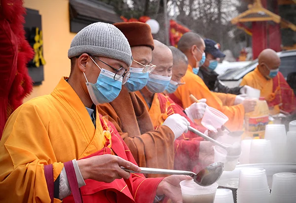 万灯映月圆 慈心暖人间：加拿大湛山精舍举行元宵送暖活动